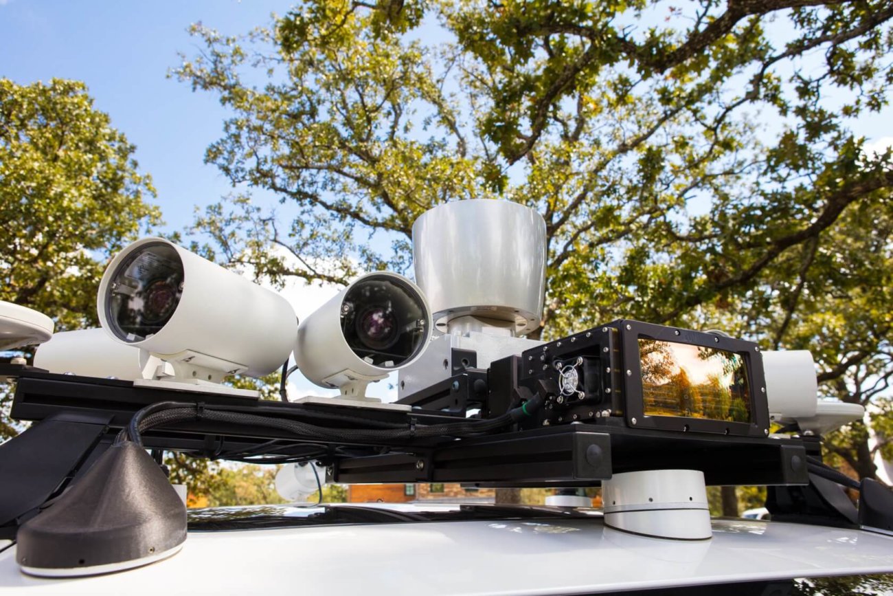 Toyota представила автомобиль-робот, в салоне которого сразу 2 водительских места. Фото.