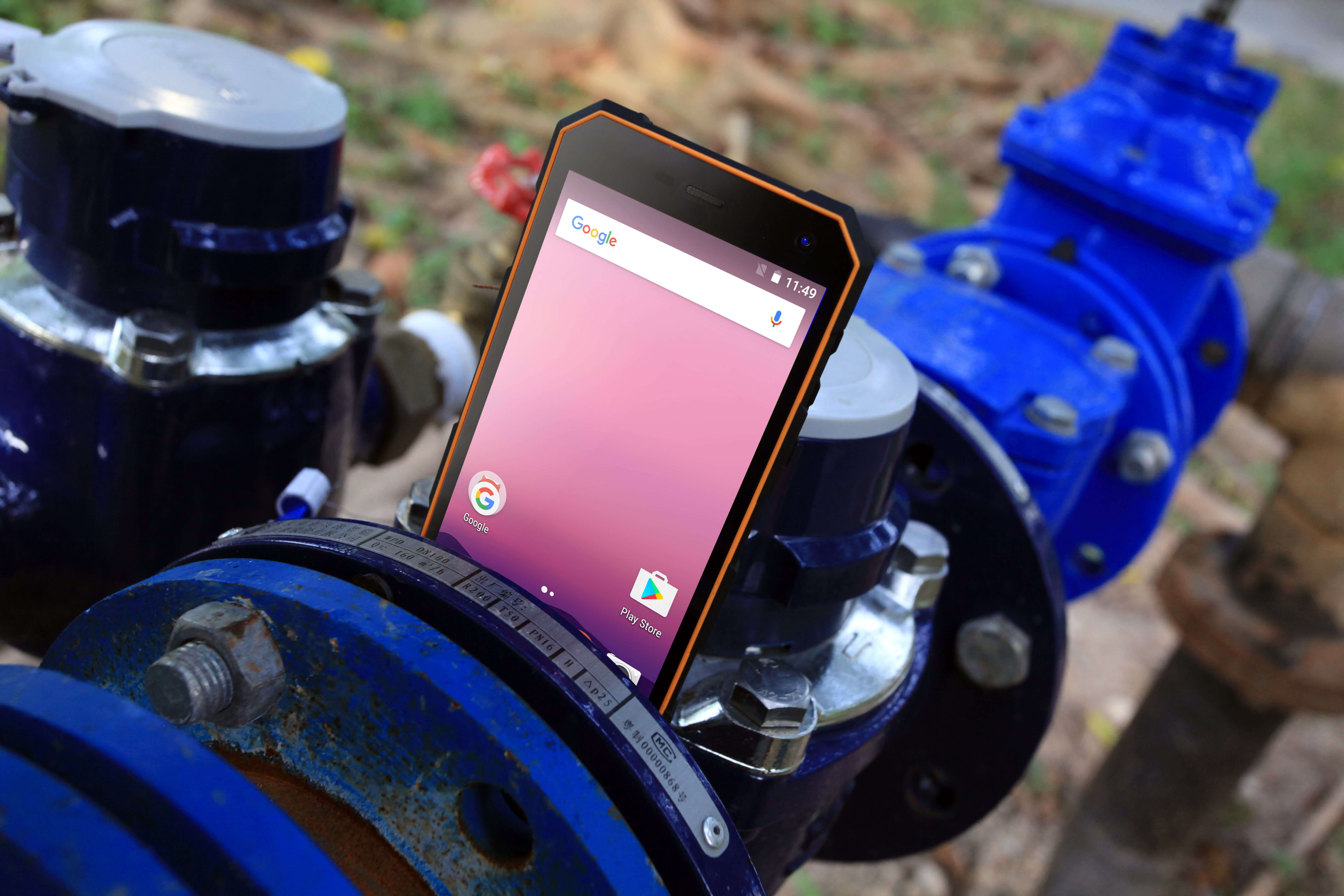 #видео | Что будет, если разбить о смартфон бутылку пива? #видео | Что будет, если разбить о смартфон бутылку пива? Фото.