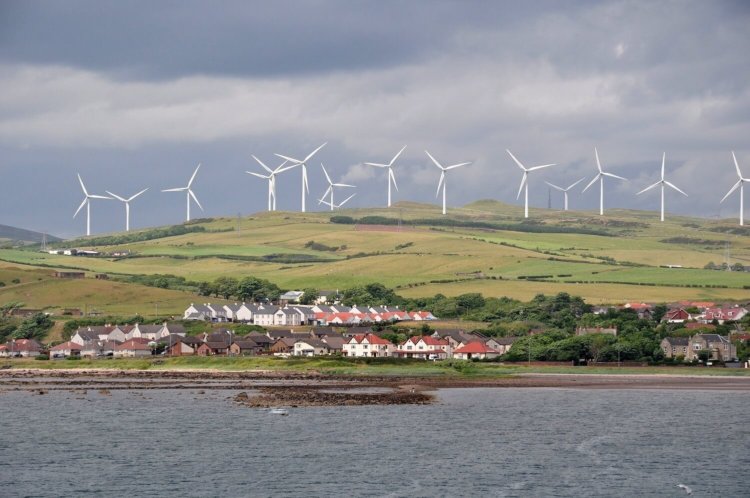 Шотландия первой в мире полностью перейдёт на чистую энергию к 2020 году. Фото.