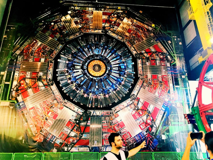 ЦЕРН снова «нащупал» новую физику. Аномалия. Фото.