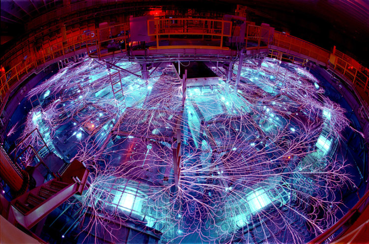 ЦЕРН снова «нащупал» новую физику. Знания — сила. Фото.