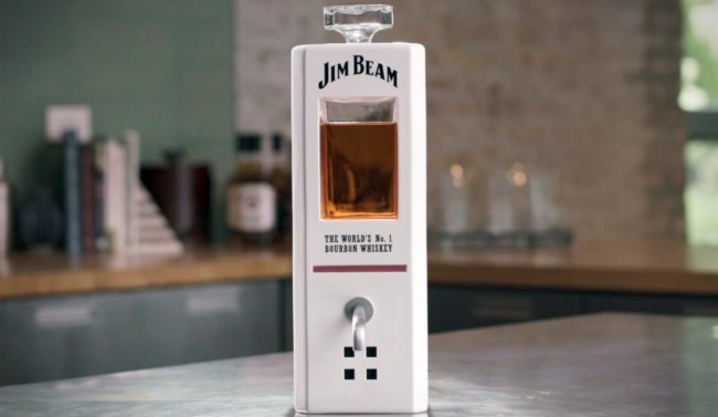 Jim Beam представили «умный» графин, наливающий вам виски. Фото.