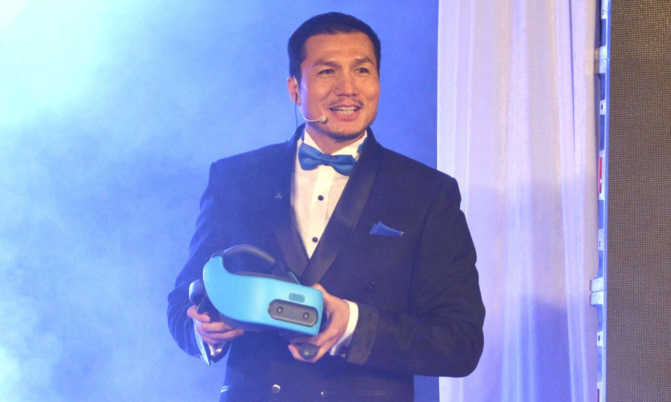 HTC представила гарнитуру виртуальной реальности Vive Focus. Фото.