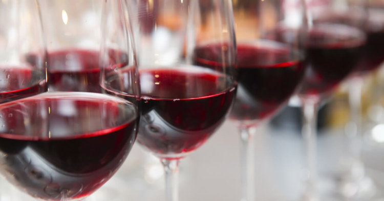 Действительно ли красное вино омолаживает? Фото.
