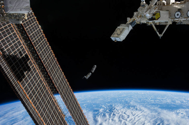 «Первая космическая нация» вывела свой спутник на околоземную орбиту. Фото.