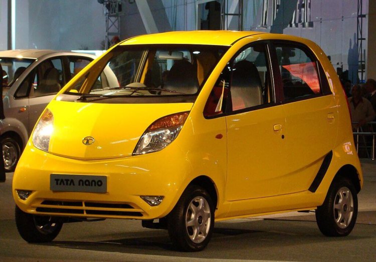 В Индии начались продажи самого бюджетного электромобиля в мире. Фото.