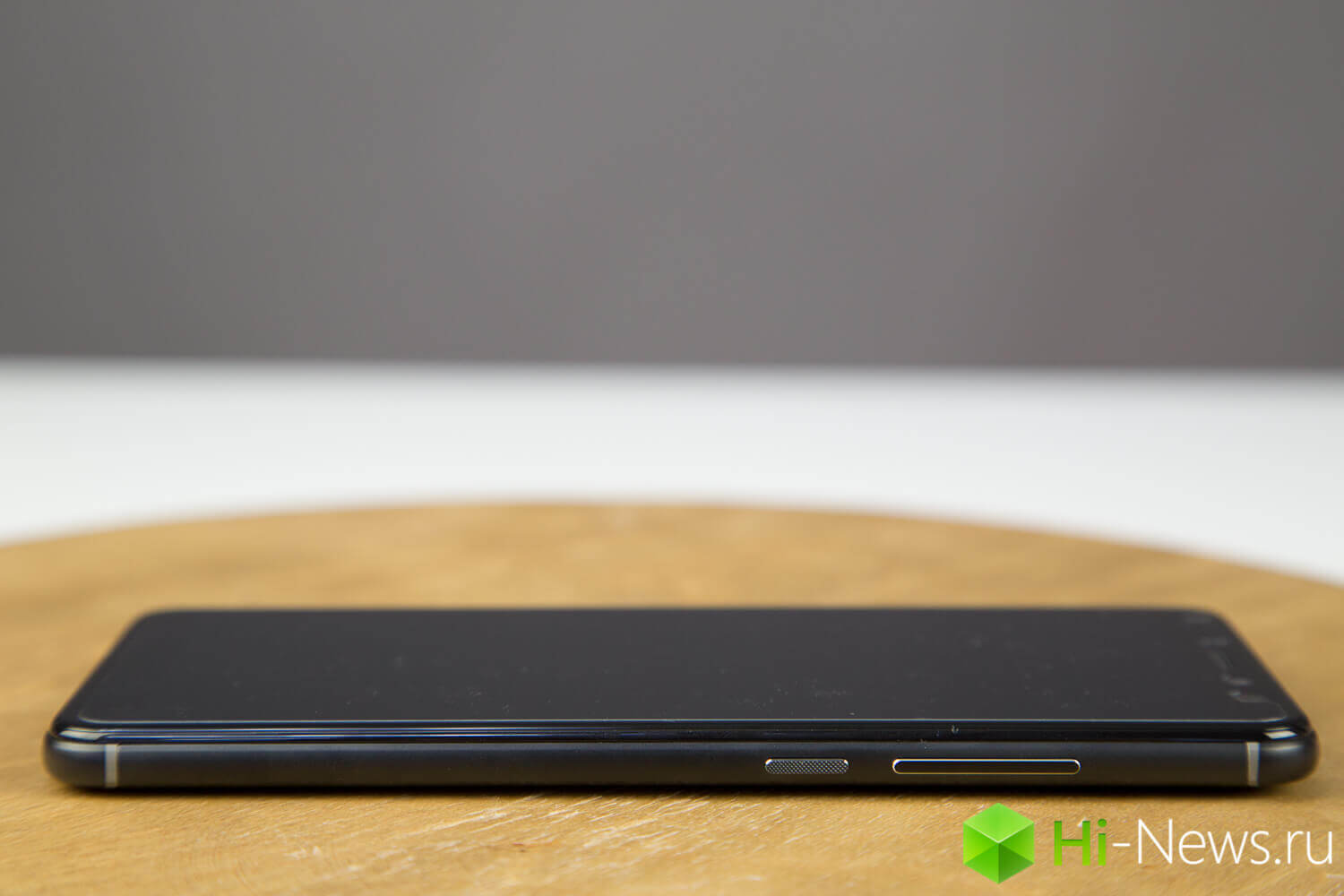 Обзор смартфона BQ Space X: казалось бы, при чем здесь Илон Маск?. Дизайн.. Фото.