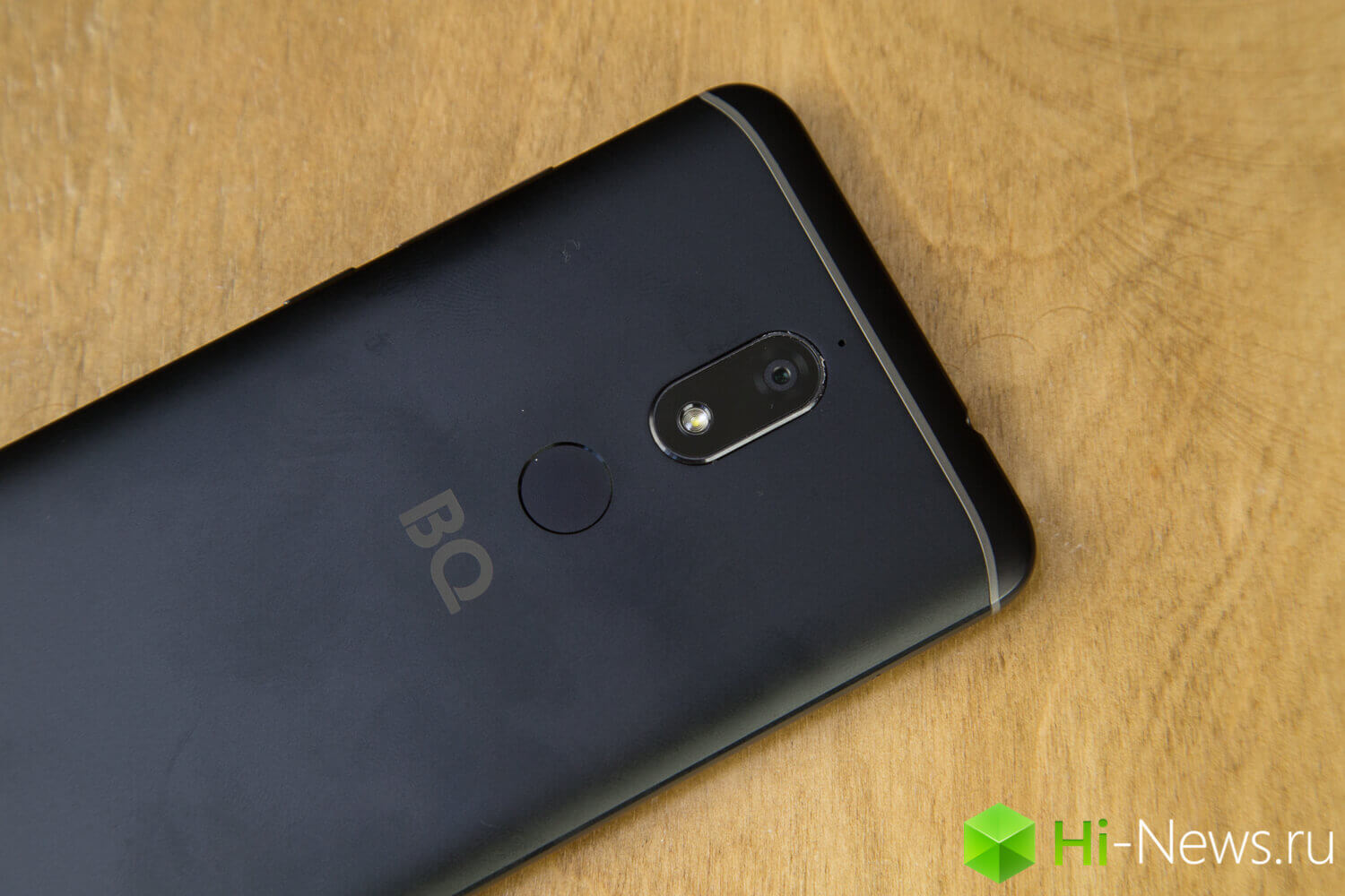 Обзор смартфона BQ Space X: казалось бы, при чем здесь Илон Маск?. Дизайн.. Фото.