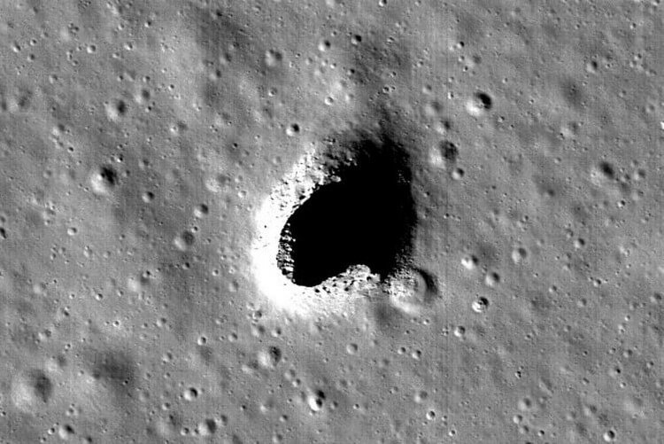 10 самых громких историй о космосе в 2017 году. Пещеры на Луне. Фото.