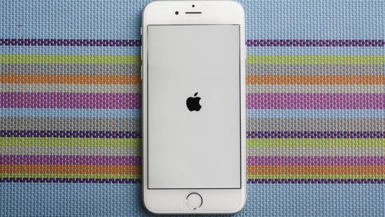 Apple принесла официальные извинения за то, что намеренно замедляет iPhone. Фото.