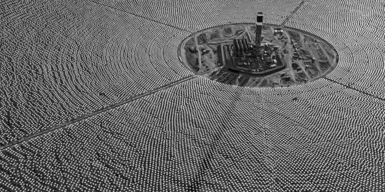 Можно ли превратить пустыню Сахару в гигантскую солнечную батарею? Как добывать электричество в пустыне. Фото.