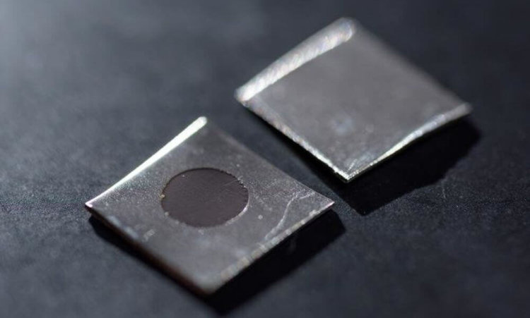 Учёные создали металлическое покрытие, уничтожающее бактерии. Фото.