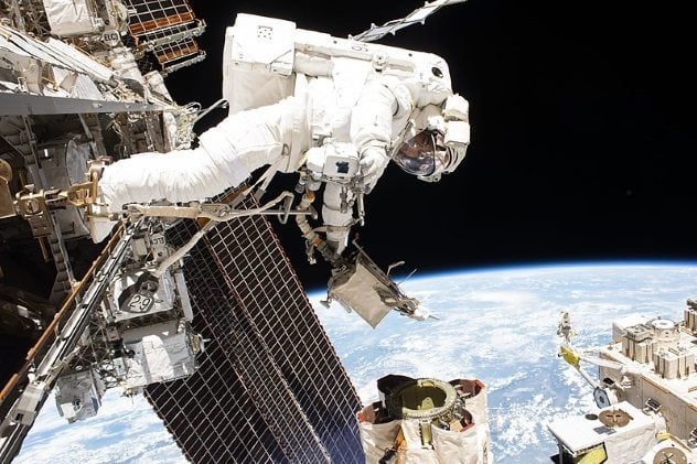 10 мерзких фактов о космических путешествиях. Неотложной помощи в космосе не существует. Фото.