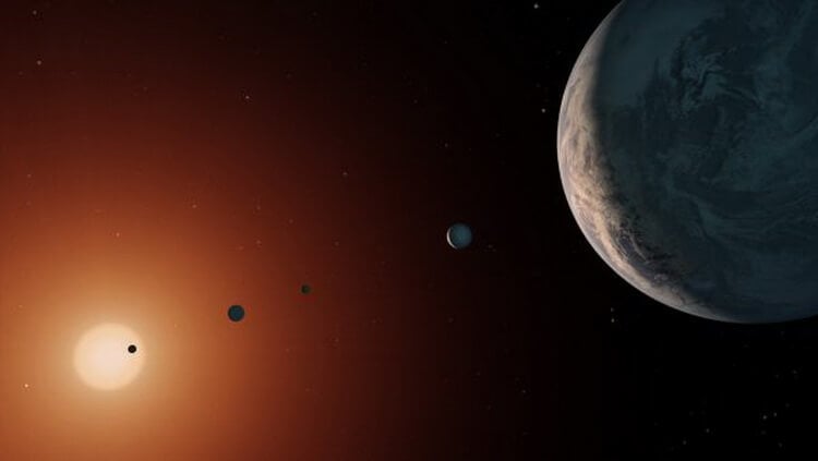Какие планеты заселять? Иллюстрация, показывающая, как может выглядеть система TRAPPIST-1 со стороны планеты TRAPPIST-1f (самая большая справа). Фото.