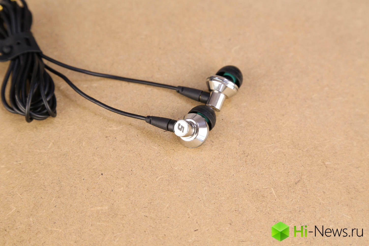 Гибриды против «титанов»: обзор наушников Dunu DN-2000 и Titan 5.. Дизайн и посадка.. Фото.