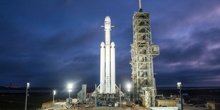 Кризис в правительстве США: запуск ракеты SpaceX Falcon Heavy откладывается. Фото.