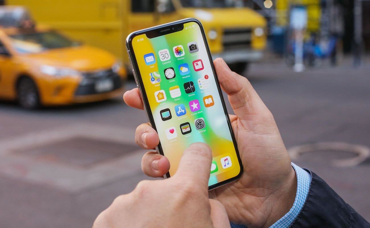 В США хотят запретить продавать смартфоны без съемных батарей. Фото.