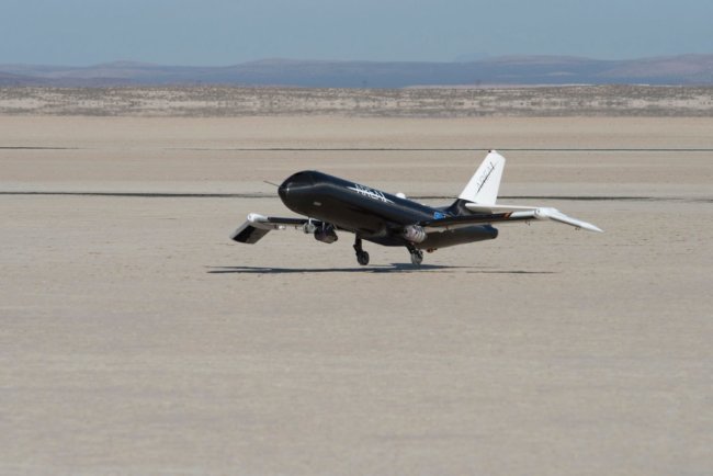 NASA и Boeing совместно разрабатывают самолет со складным крылом. Фото.