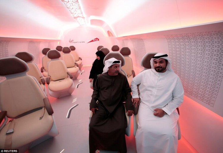 Капсулу Virgin Hyperloop One показали в Дубае. Фото.