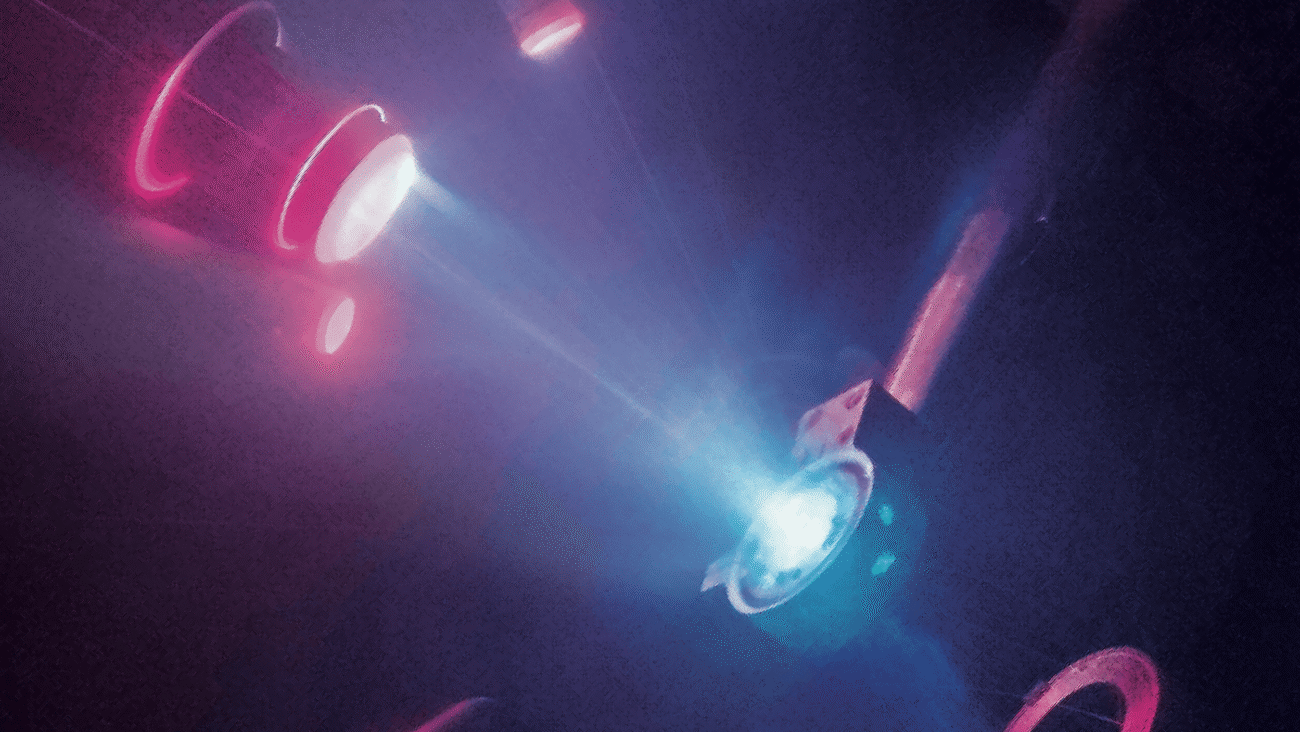 Ученые получили «невозможную» форму льда, которая может существовать только на Уране.. Фото.