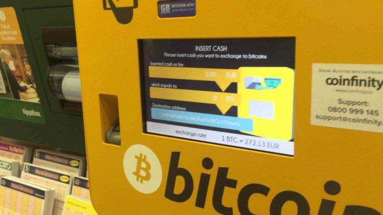 Австрийский стартап совершил транзакцию через Lightning Network на биткоин-банкомате. Фото.