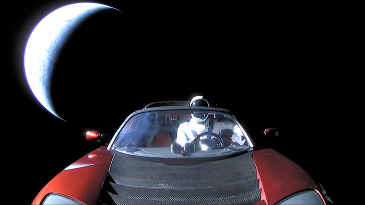 NASA официально зарегистрировало автомобиль Илона Маска как астрономический объект. Фото.