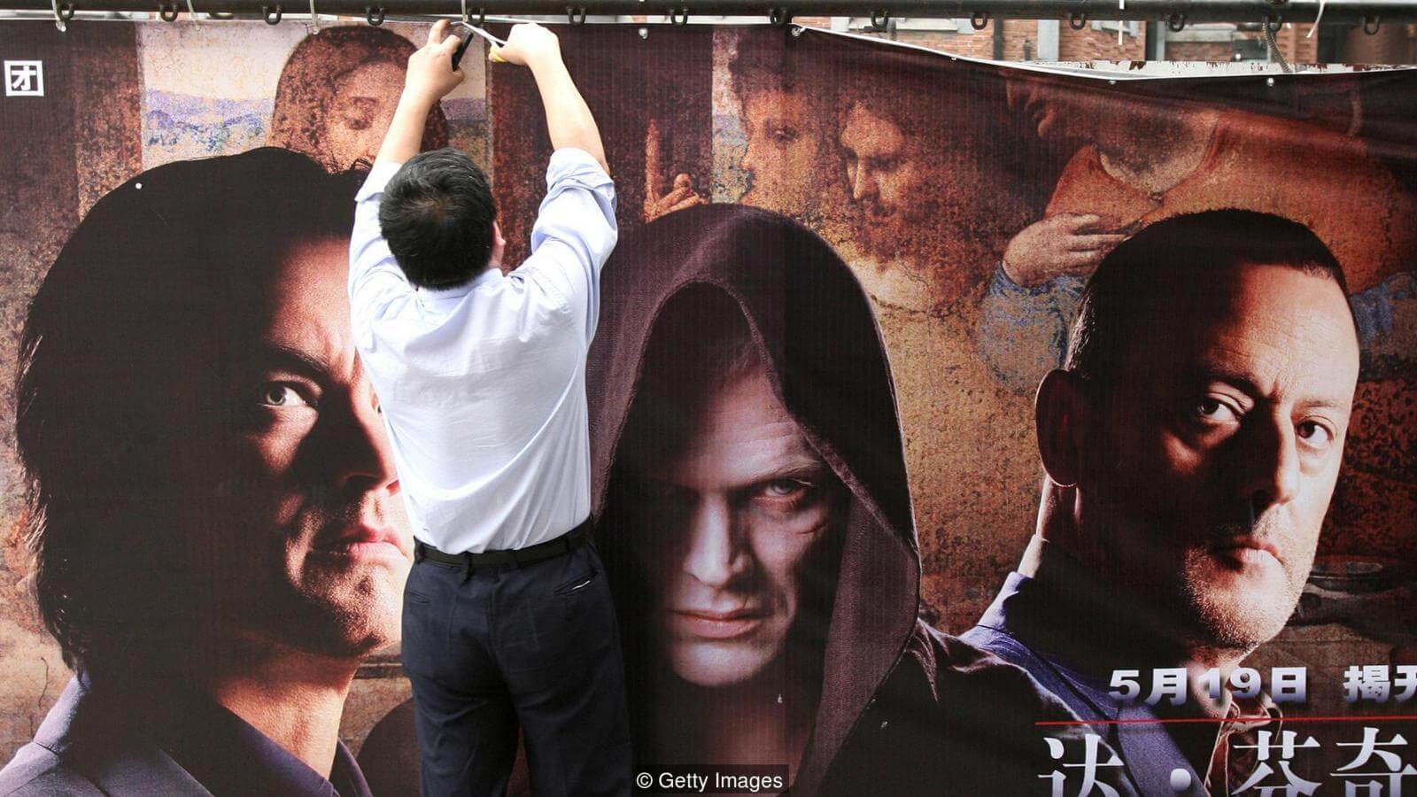 Теории заговора прочно оседают в головах людей. Фото.