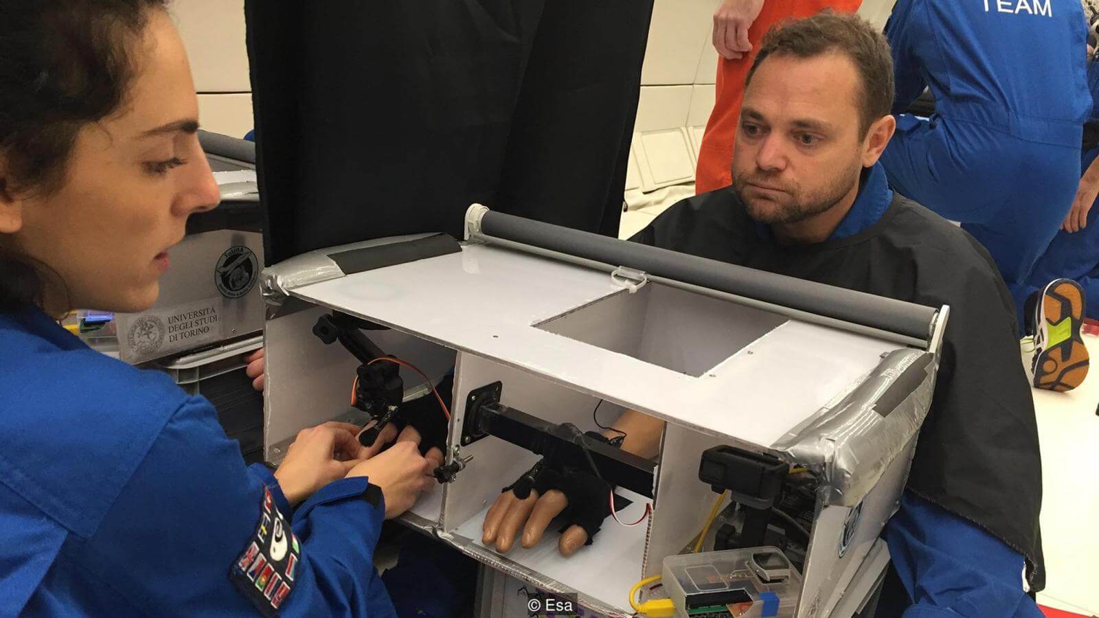 Невесомость можно ощутить не только в космосе.. Фото.