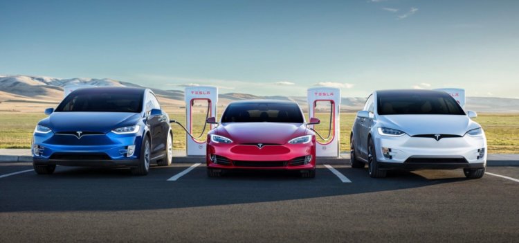 Tesla выпустила 300 000 электромобилей. Фото.