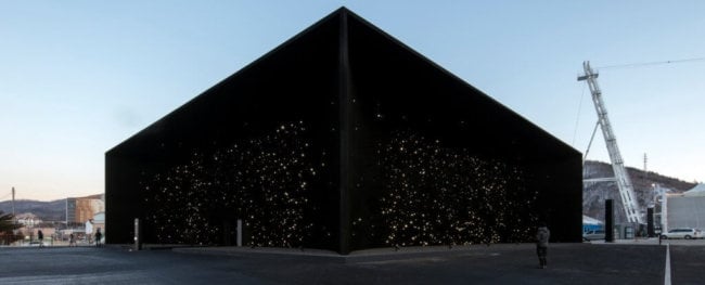В Южной Корее построили самое черное здание в мире. Фото.