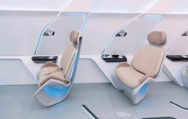 Капсулу Virgin Hyperloop One показали в Дубае. Фото.