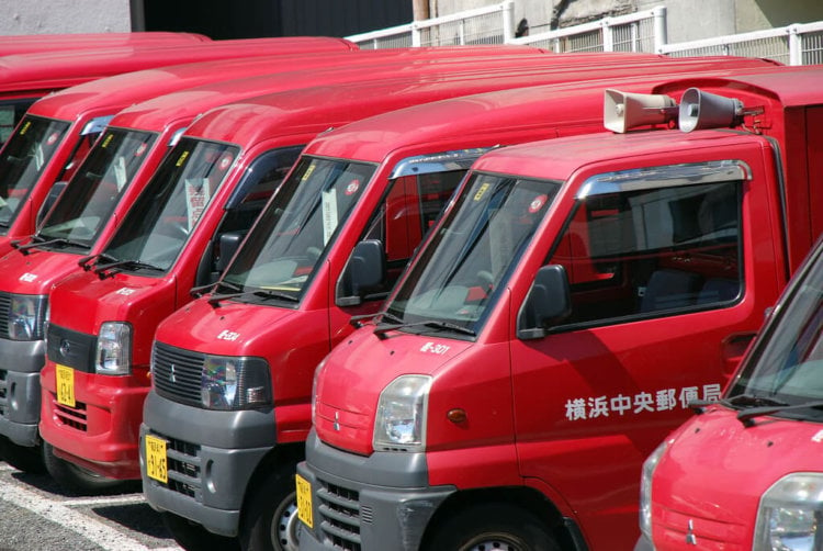 Почта Японии протестирует беспилотный автомобиль для доставки корреспонденции. Фото.