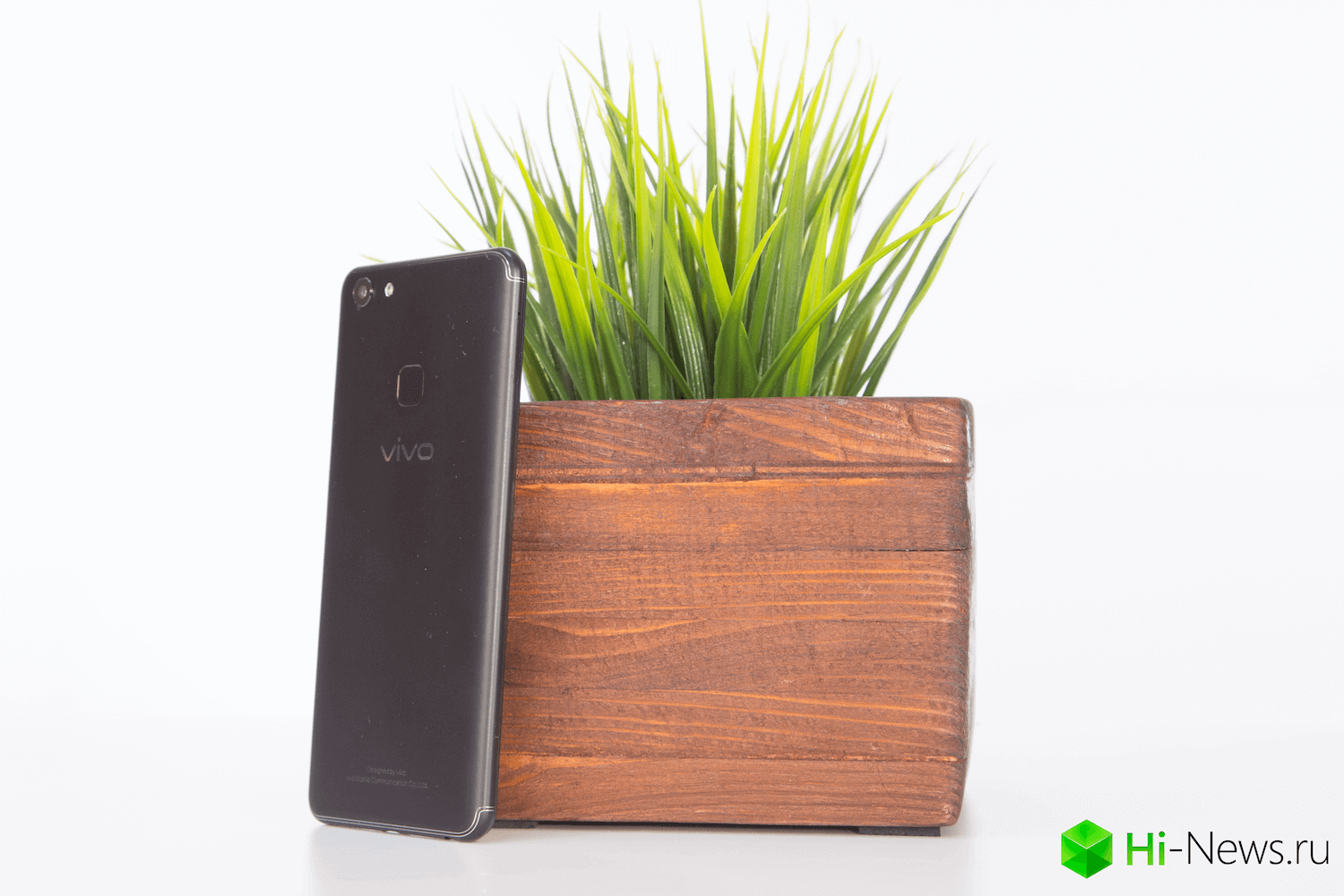 Vivо V7 Plus — смартфон, который вызывает интерес. Что же у нас сегодня? Фото.