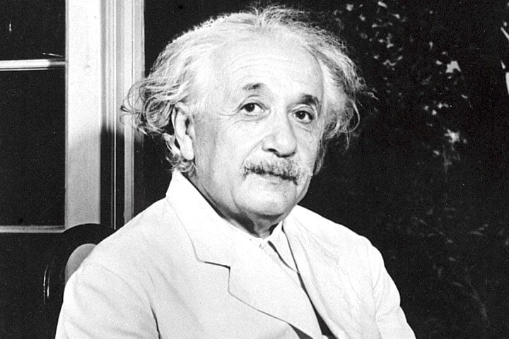 Как Эйнштейн стал самым популярным ученым галактики. Это лицо уже стало синонимом научных открытий. Фото.