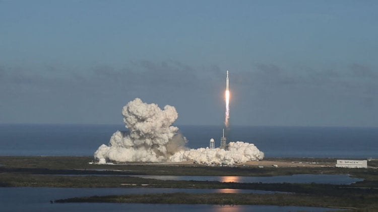 SpaceX получила официальное разрешение на создание своего спутникового Интернета. Фото.