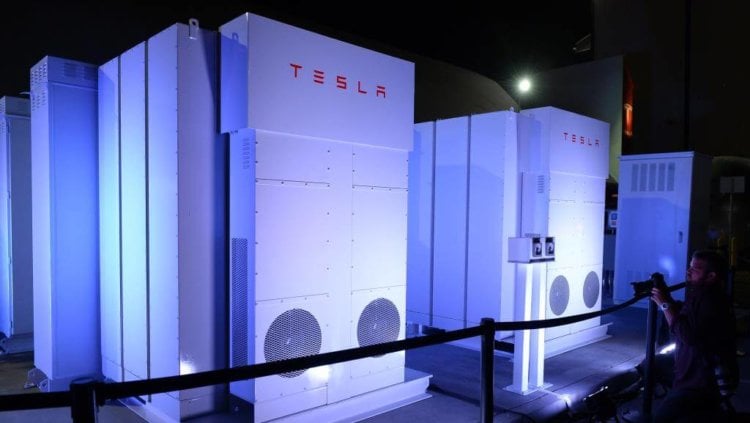 Из-за батарей Tesla треть электричества досталась австралийцам бесплатно. Фото.