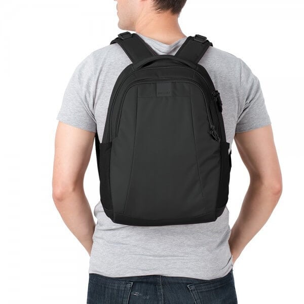 Pacsafe — лучшие рюкзаки и сумки с защитой от воров