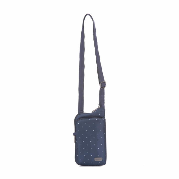 Pacsafe — лучшие рюкзаки и сумки с защитой от воров. Pacsafe Daysafe tech crossbody — модная защищенная сумка. Фото.