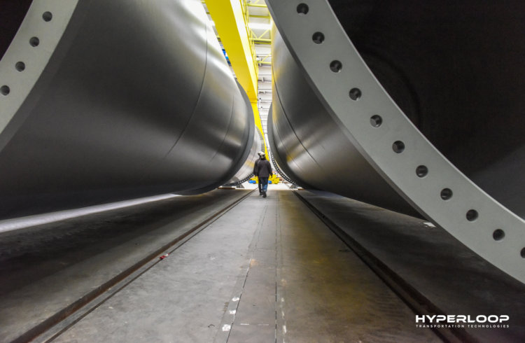 Во Франции начали строить линию Hyperloop. Фото.
