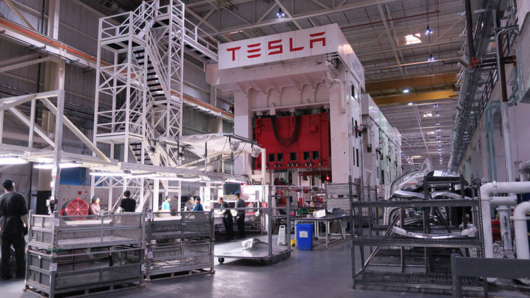 Илон Маск: излишняя автоматизация Tesla была ошибкой. Фото.