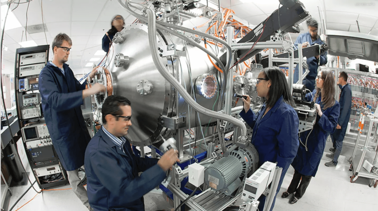 Lockheed Martin запатентовала компактный реактор синтеза. Команда работает над созданием чего-то крутого. Фото.