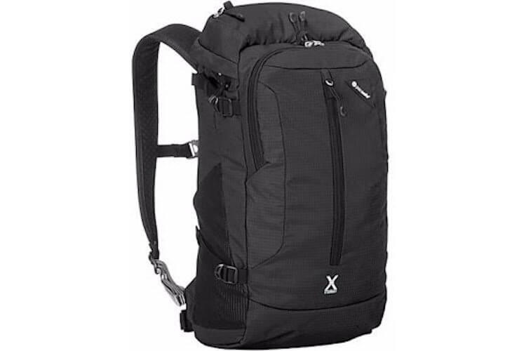 Pacsafe Venturesafe X22 — вместительный рюкзак. В такой точно все влезет. Фото.