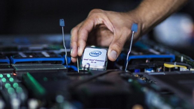 Intel больше не будет защищать некоторые свои процессоры от уязвимостей. Фото.