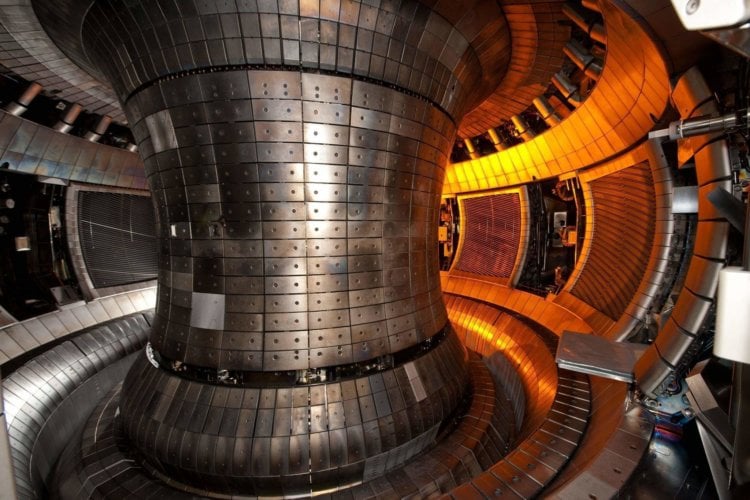 В России создают гибридный термоядерный реактор. Фото.