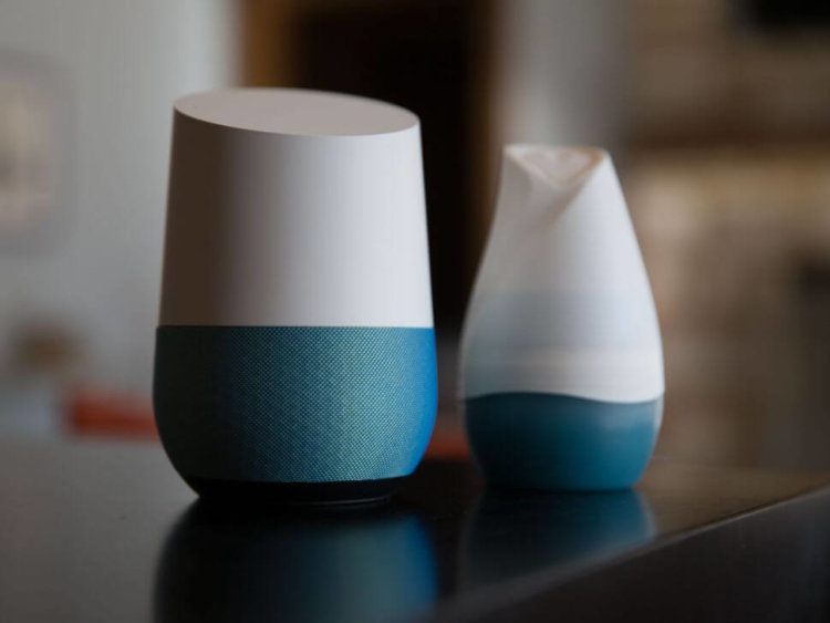 В чем Google впервые превзошла Amazon? Поставки Google Home и Mini превзошли поставки Amazon Echo. Фото.