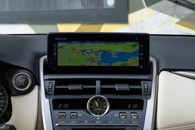 Из Цюриха в Милан: тест-драйв обновленного Lexus NX. Интерьер. Фото.