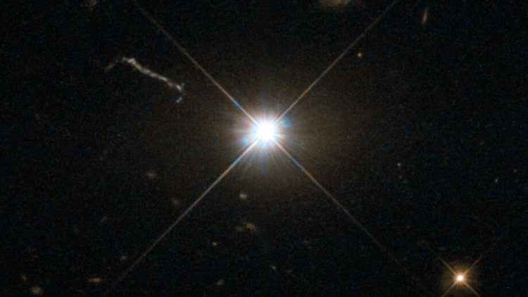 Астрономы обнаружили самую быстрорастущую черную дыру в известной Вселенной. Фото.