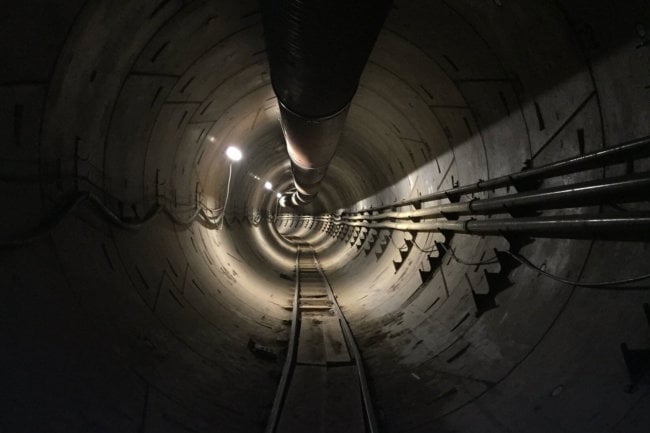 Поездки через подземный туннель Илона Маска будут бесплатными. Фото.