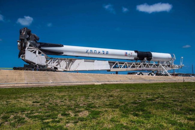 SpaceX собирается в очередной раз сотворить историю. Фото.