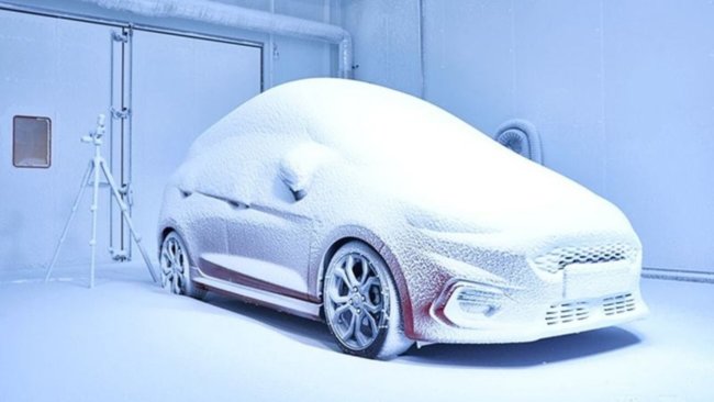 Компания Ford показала, как работает центр симуляции погоды. Фото.